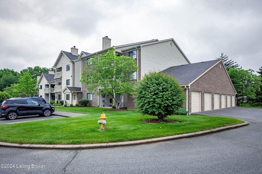 Photo of 3501 Lennox View Ct #310, Louisville, KY 40299 (MLS # 1662564)