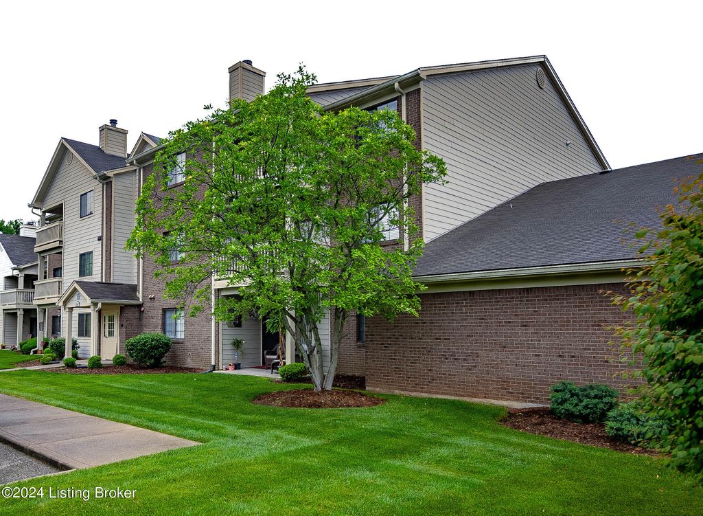Photo of 3501 Lennox View Ct #310, Louisville, KY 40299 (MLS # 1662564)