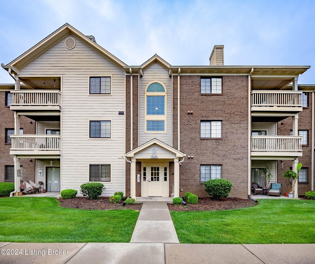 Photo of 3501 Lennox View Ct #310, Louisville, KY 40299 (MLS # 1662564)