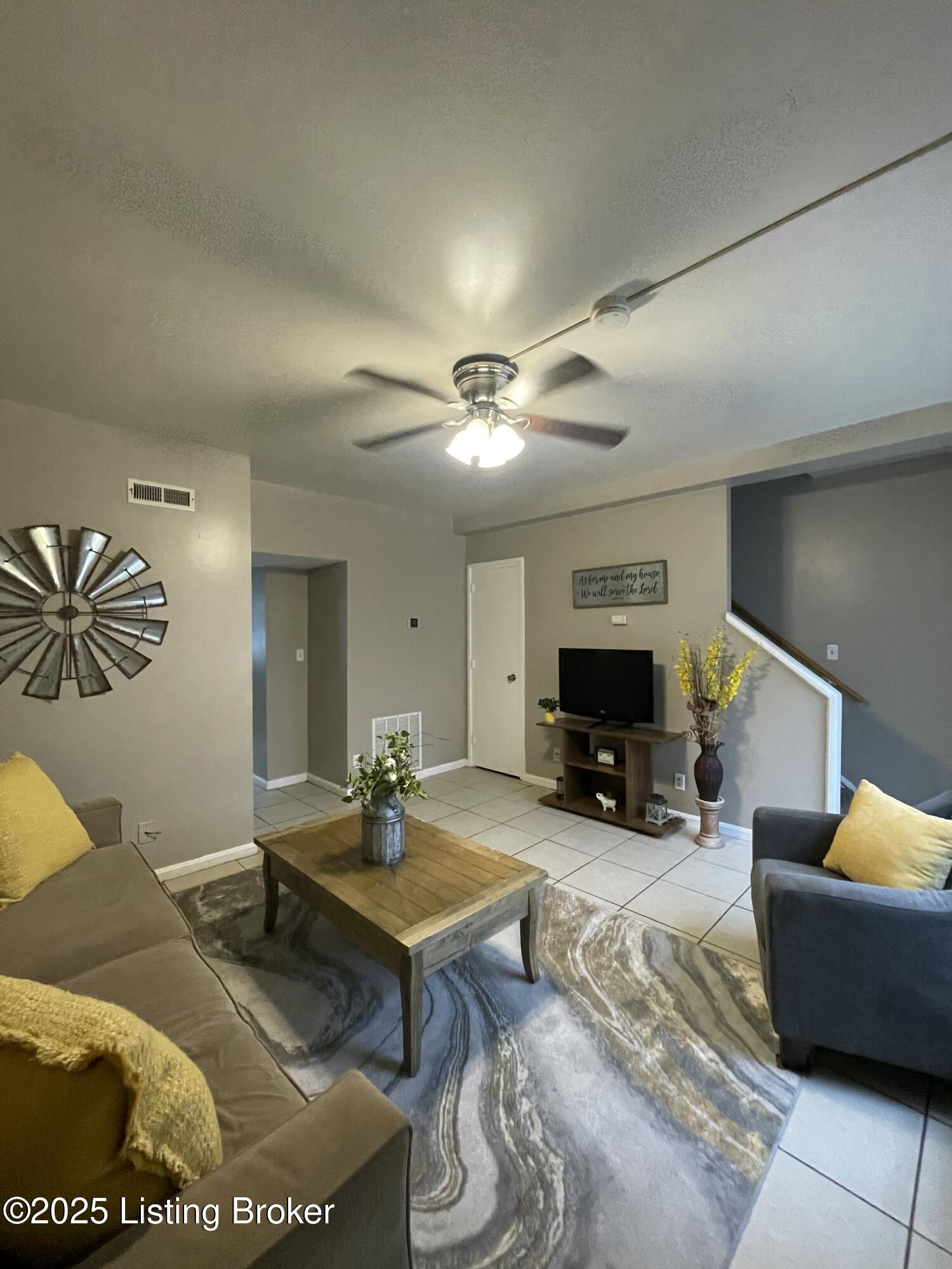 1802 La Salle Pl, Louisville, Pennsylvania image 2