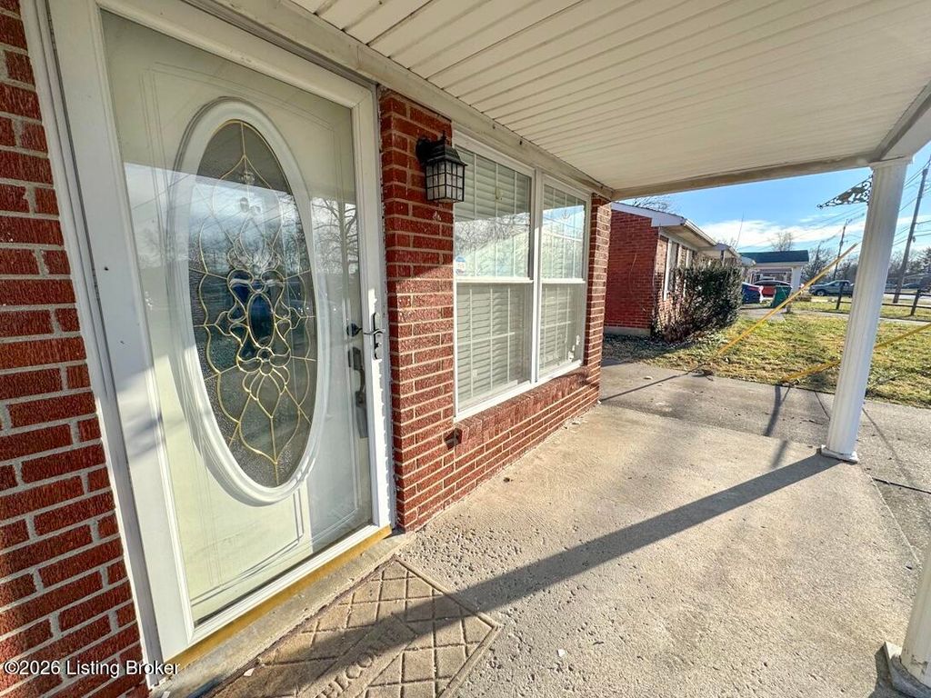 Photo of 244 Blossom Rd, Louisville, KY 40229 (MLS # 1707390)