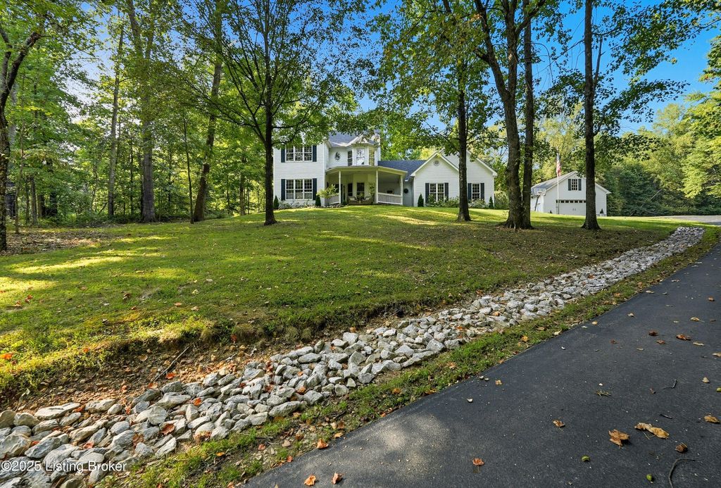 Photo of 1405 Rebel Ridge Rd, La Grange, KY 40031 (MLS # 1697944)