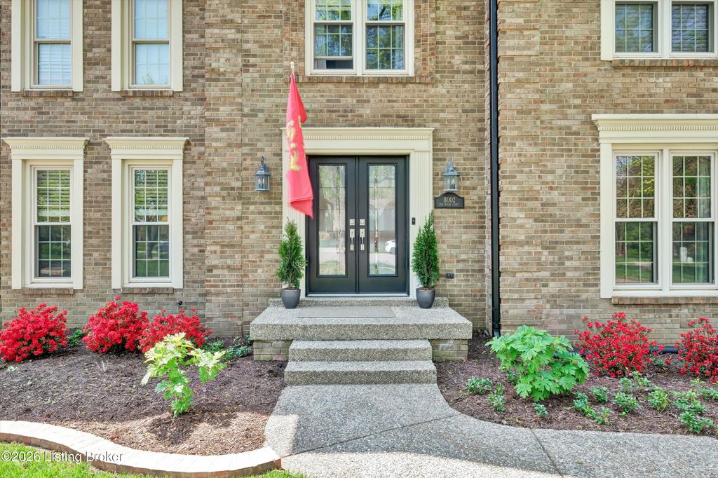 Photo of 11002 Fox Moore Ct, Louisville, KY 40223 (MLS # 1714152)