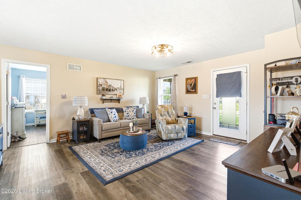 Photo of 327 Mallard Pointe Blvd, Shepherdsville, KY 40165 (MLS # 1714724)