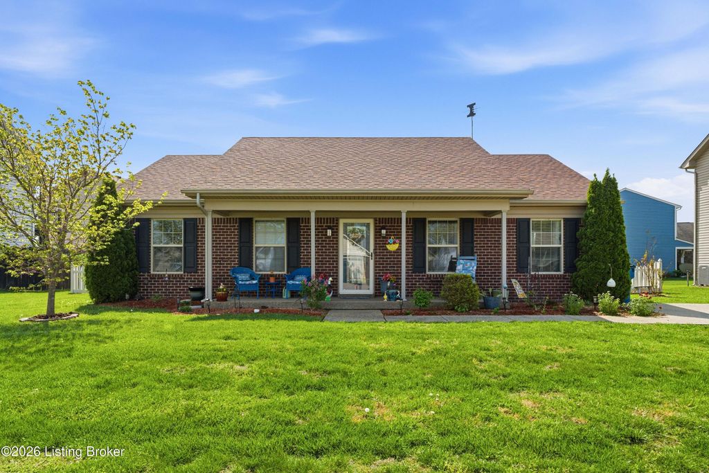 Photo of 327 Mallard Pointe Blvd, Shepherdsville, KY 40165 (MLS # 1714724)