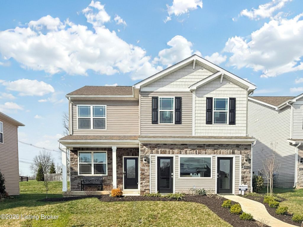 Photo of 8003 Cedar Meadows Ln, Louisville, KY 40229 (MLS # 1712098)
