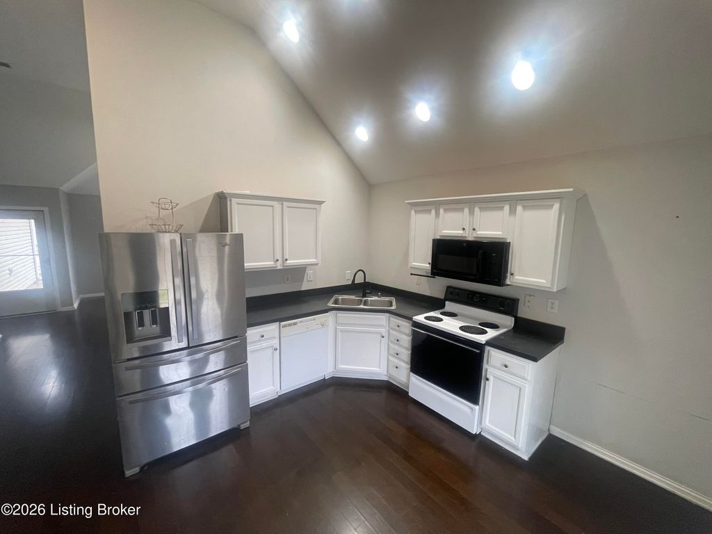 Photo of 6813 Woodhaven Pl Dr, Louisville, KY 40228 (MLS # 1710298)