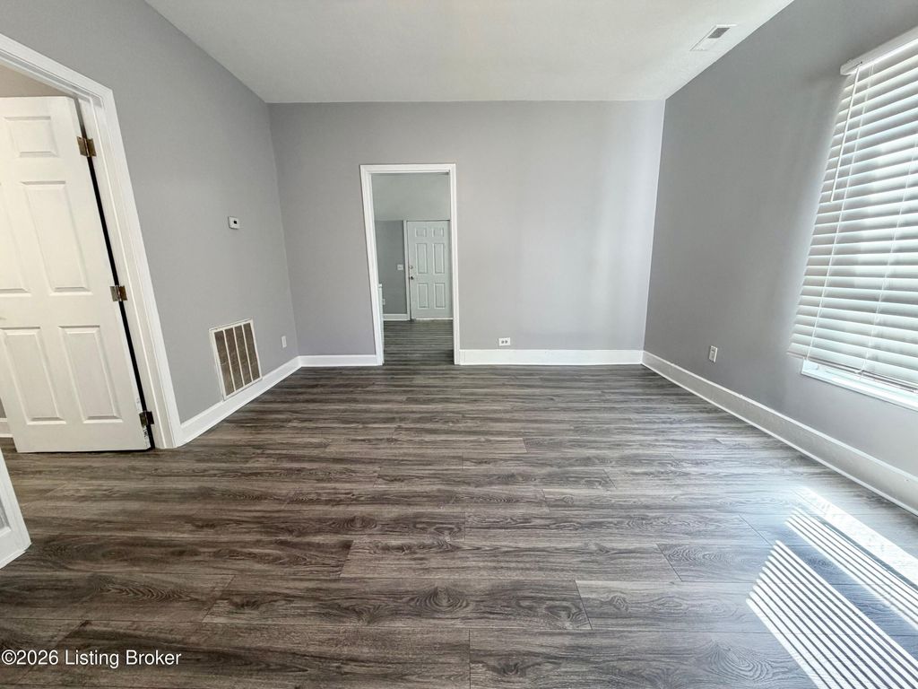 Photo of 1108 State St, New Albany, IN 47150 (MLS # 1717096)