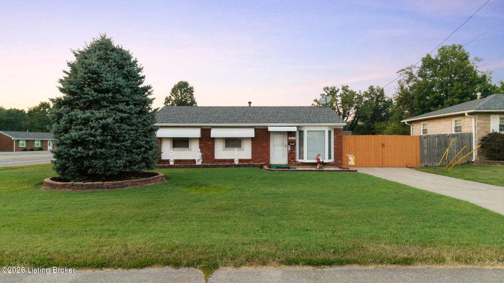 Photo of 6413 Venango Dr, Louisville, KY 40258 (MLS # 1728260)