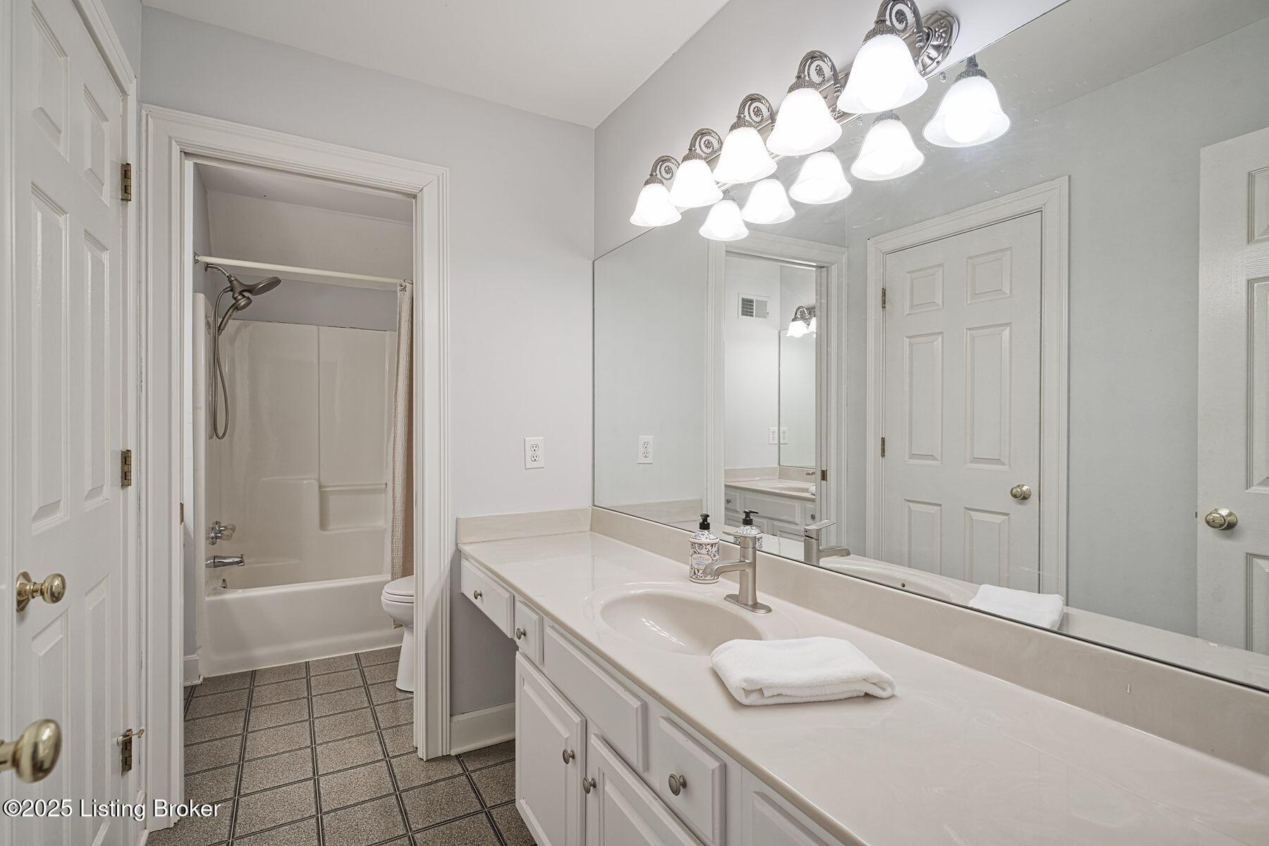 10924 Old Harrods Woods Cir, Louisville, Kentucky image 34