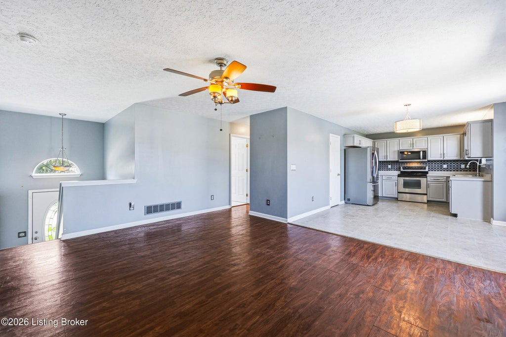 Photo of 597 Oak Grove Blvd, Shepherdsville, KY 40165 (MLS # 1723448)
