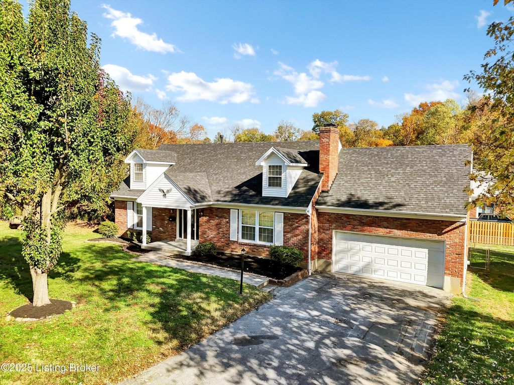 Photo of 4090 Gilman Ave, Louisville, KY 40207 (MLS # 1705203)