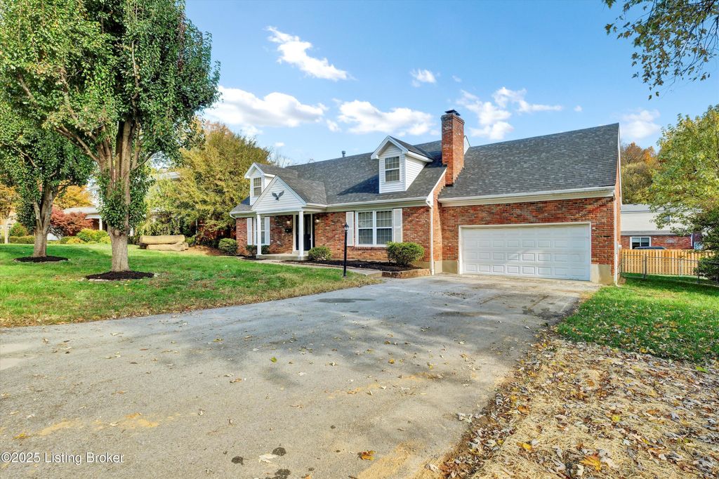 Photo of 4090 Gilman Ave, Louisville, KY 40207 (MLS # 1705203)