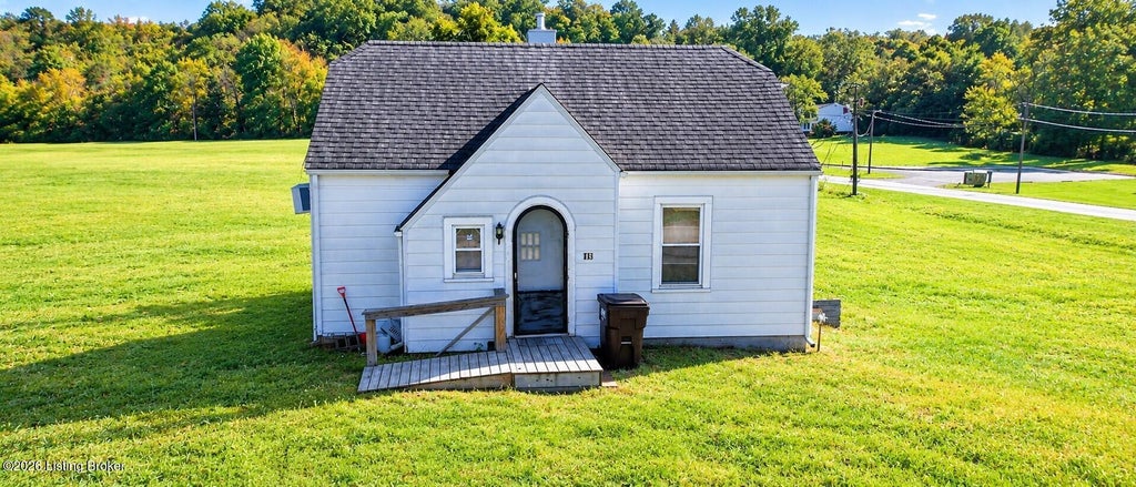 Photo of 813 11th St, Carrollton, KY 41008 (MLS # 1732773)