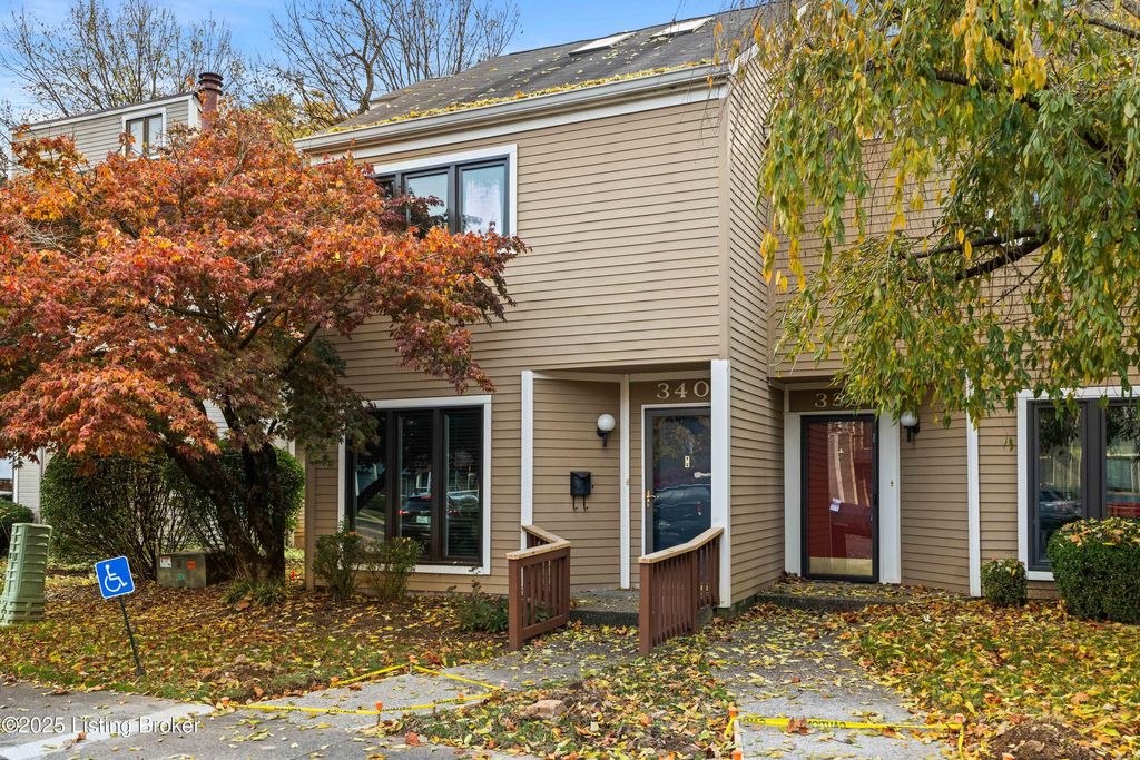 Photo of 340 Crescent Spring Dr, Louisville, KY 40206 (MLS # 1710448)