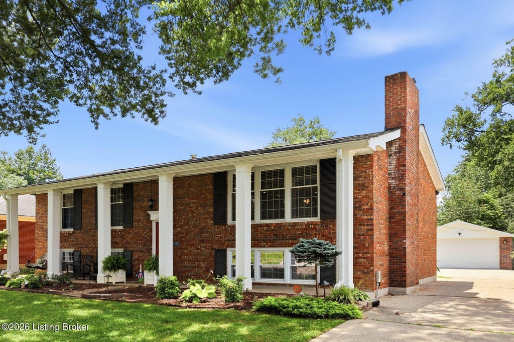 Photo of 2410 Mahan Dr, Louisville, KY 40299 (MLS # 1722287)