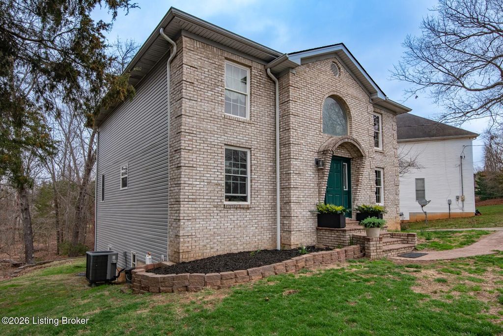 Photo of 182 Woodview Dr, Brandenburg, KY 40108 (MLS # 1711437)