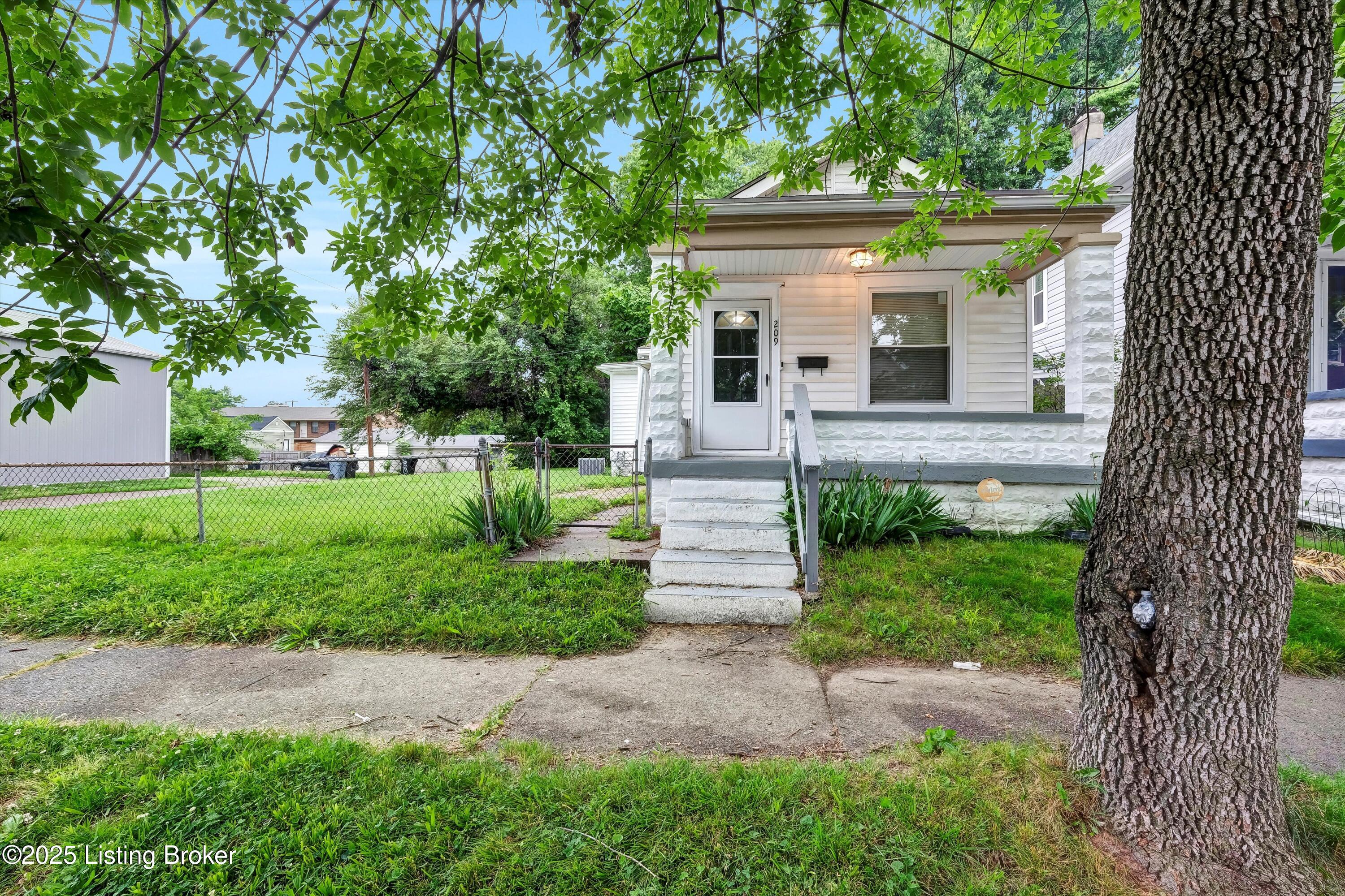 209 W Kenton St, Louisville, Kentucky image 2