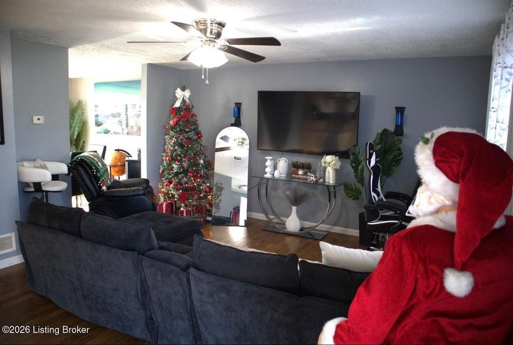 Photo of 243 Saguaro Dr, Louisville, KY 40229 (MLS # 1706114)