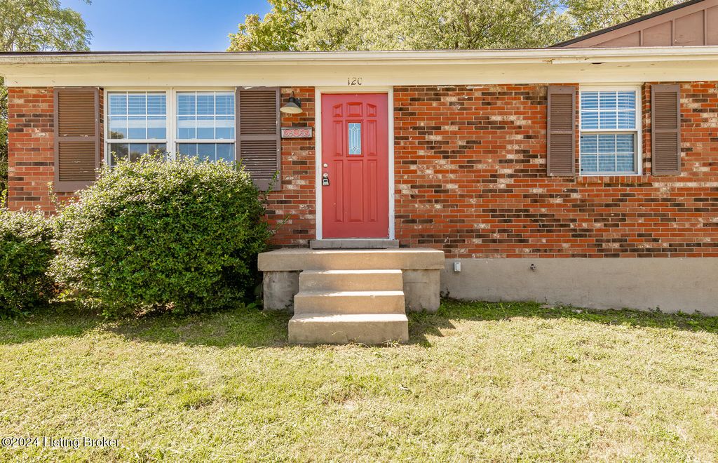 Photo of 120 Franklin Ave, La Grange, KY 40031 (MLS # 1703622)