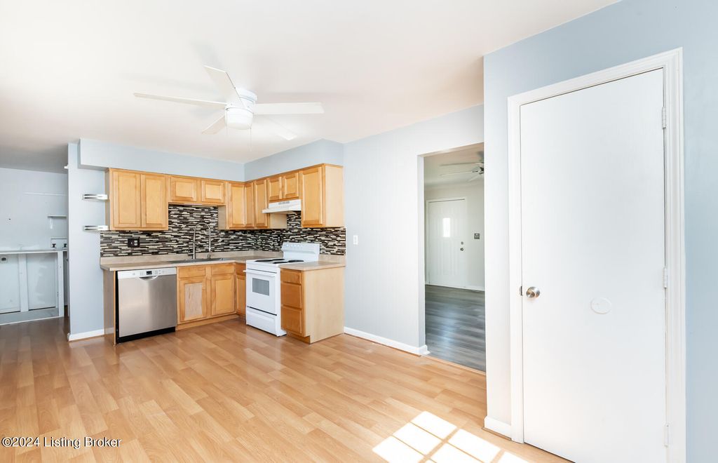 Photo of 120 Franklin Ave, La Grange, KY 40031 (MLS # 1703622)