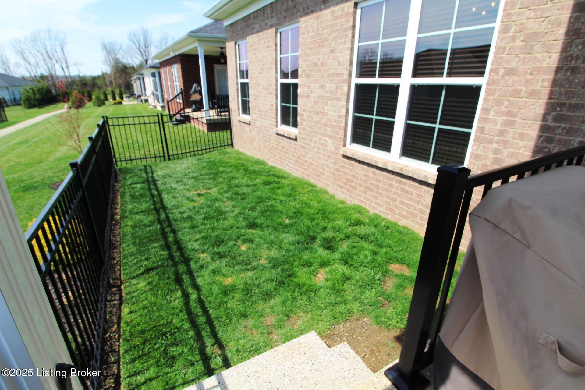 8839 Sanctuary Ln, Louisville, Kentucky image 32