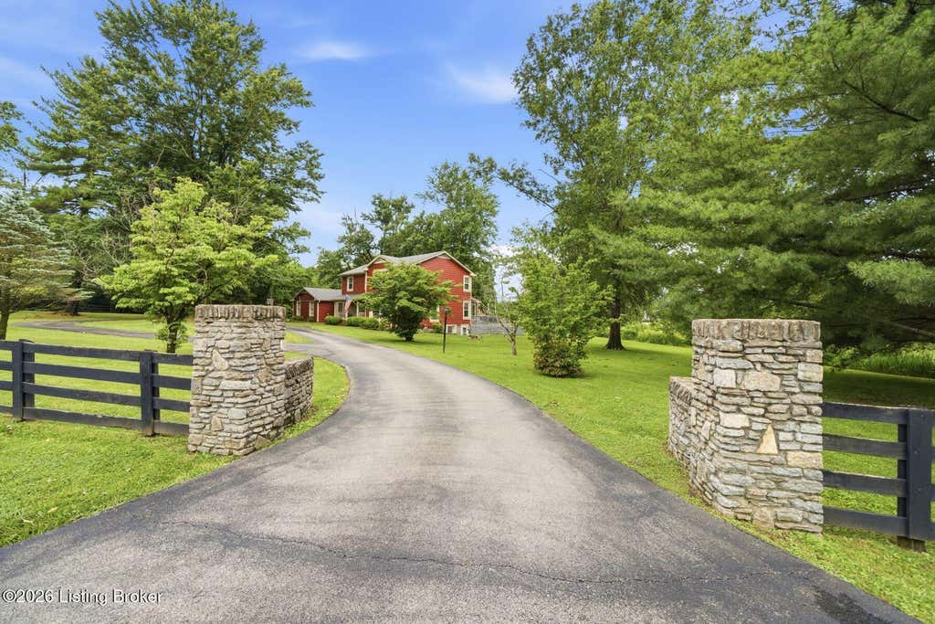 Photo of 2400 Anchor Way, Anchorage, KY 40223 (MLS # 1721026)