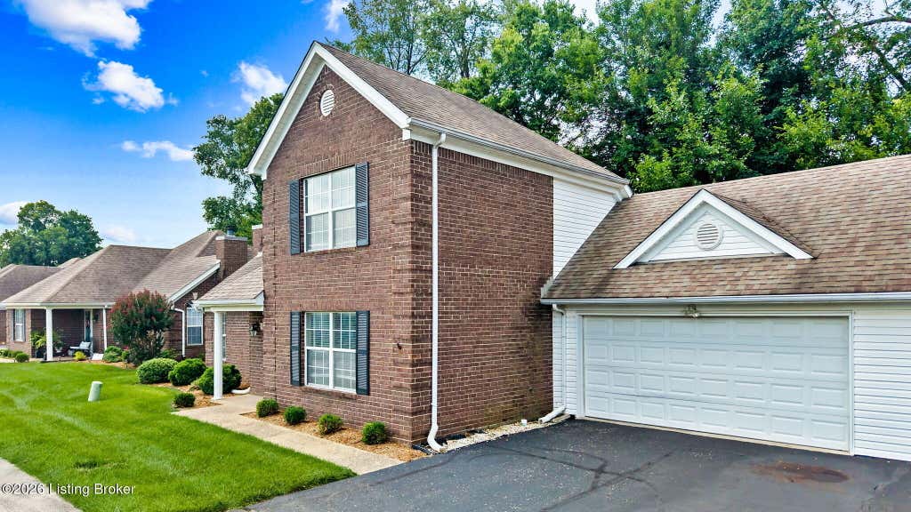 Photo of 1708 Eagle Nest Way, Lyndon, KY 40222 (MLS # 1724841)