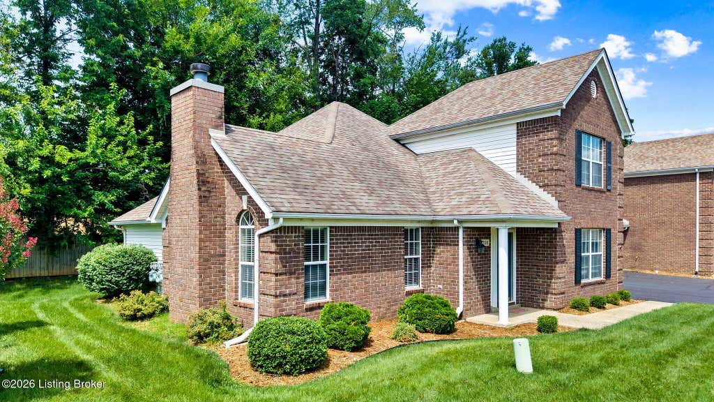 Photo of 1708 Eagle Nest Way, Lyndon, KY 40222 (MLS # 1724841)