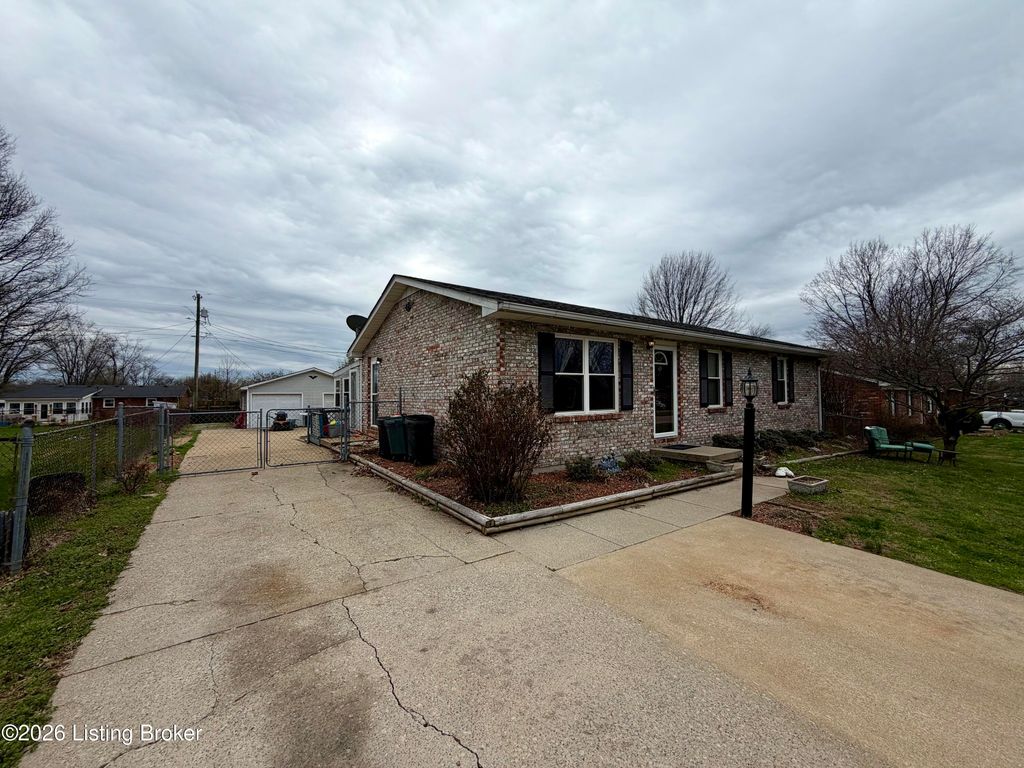Photo of 69 Jefferson Ave, Bardstown, KY 40004 (MLS # 1711753)