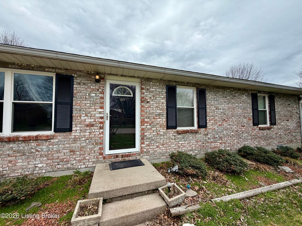 Photo of 69 Jefferson Ave, Bardstown, KY 40004 (MLS # 1711753)