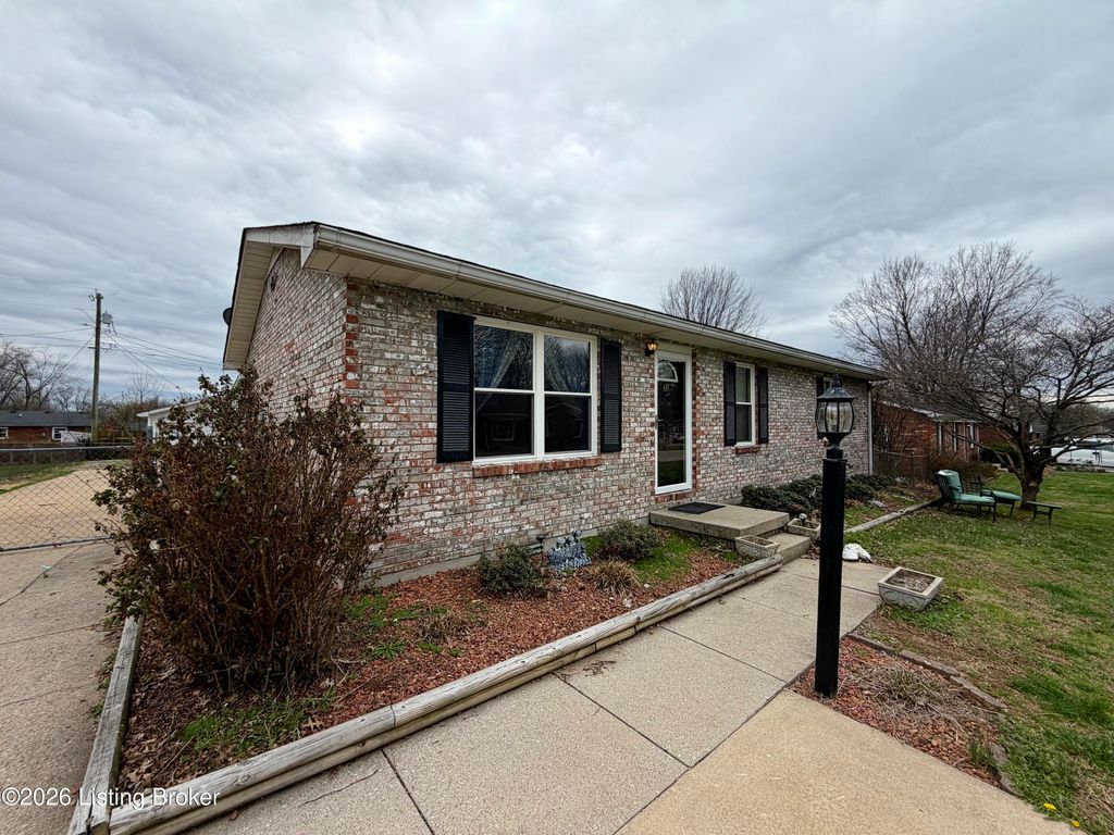 Photo of 69 Jefferson Ave, Bardstown, KY 40004 (MLS # 1711753)