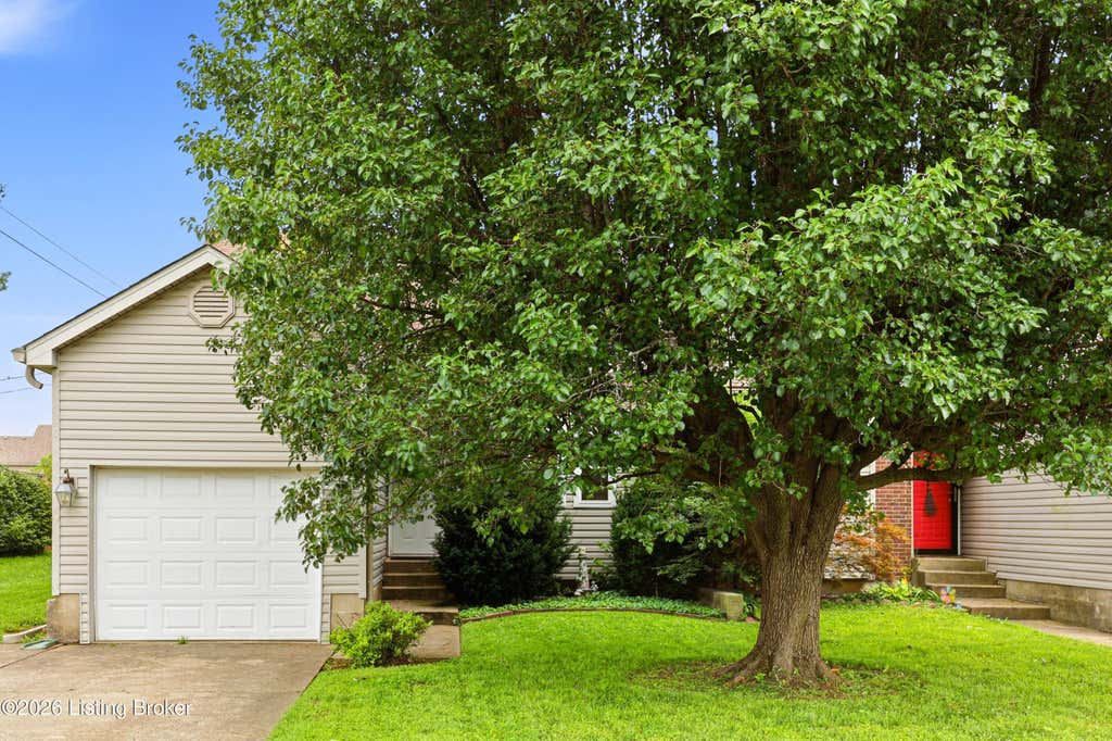 Photo of 186 Beechtree Ln, Mt Washington, KY 40047 (MLS # 1724320)