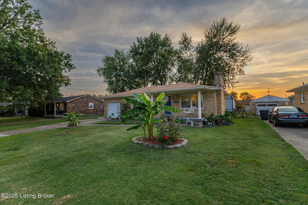 Photo of 8004 Canna Dr, Louisville, KY 40258 (MLS # 1701935)