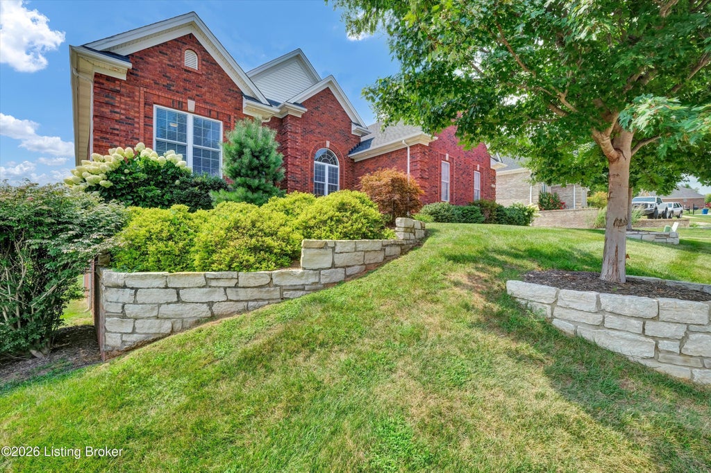 Photo of 5512 Valley Park Dr, Louisville, KY 40299 (MLS # 1725670)
