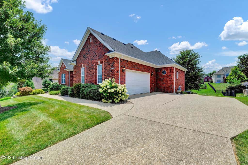 Photo of 5512 Valley Park Dr, Louisville, KY 40299 (MLS # 1725670)