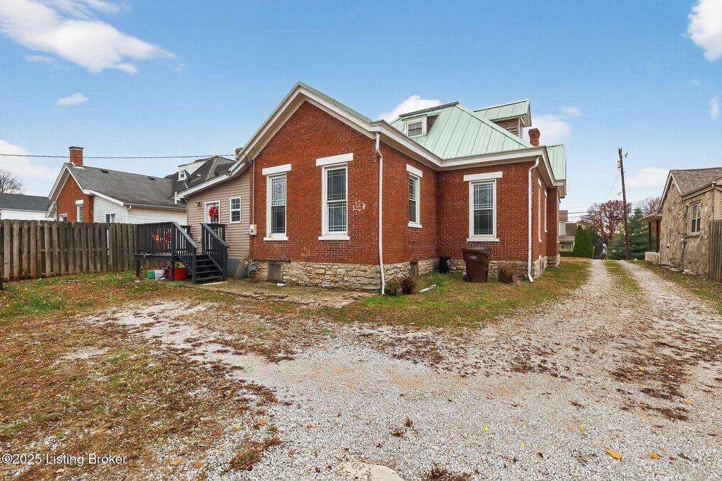 Photo of 801 Highland Ave, Carrollton, KY 41008 (MLS # 1710398)