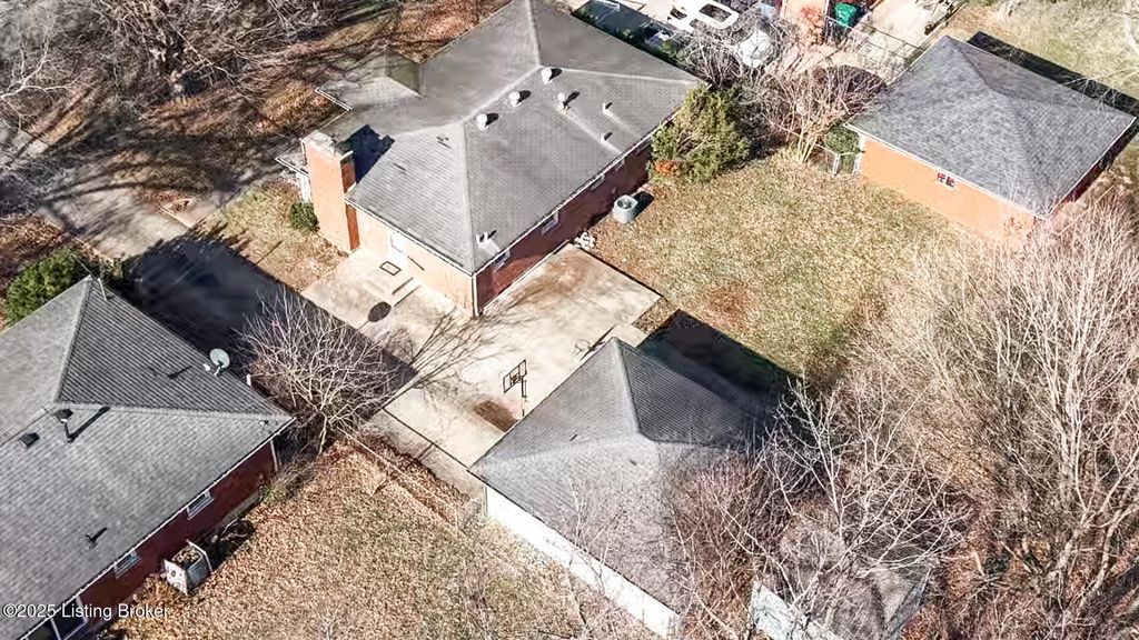 Photo of 7805 Cedar Brook Dr, Louisville, KY 40219 (MLS # 1705598)