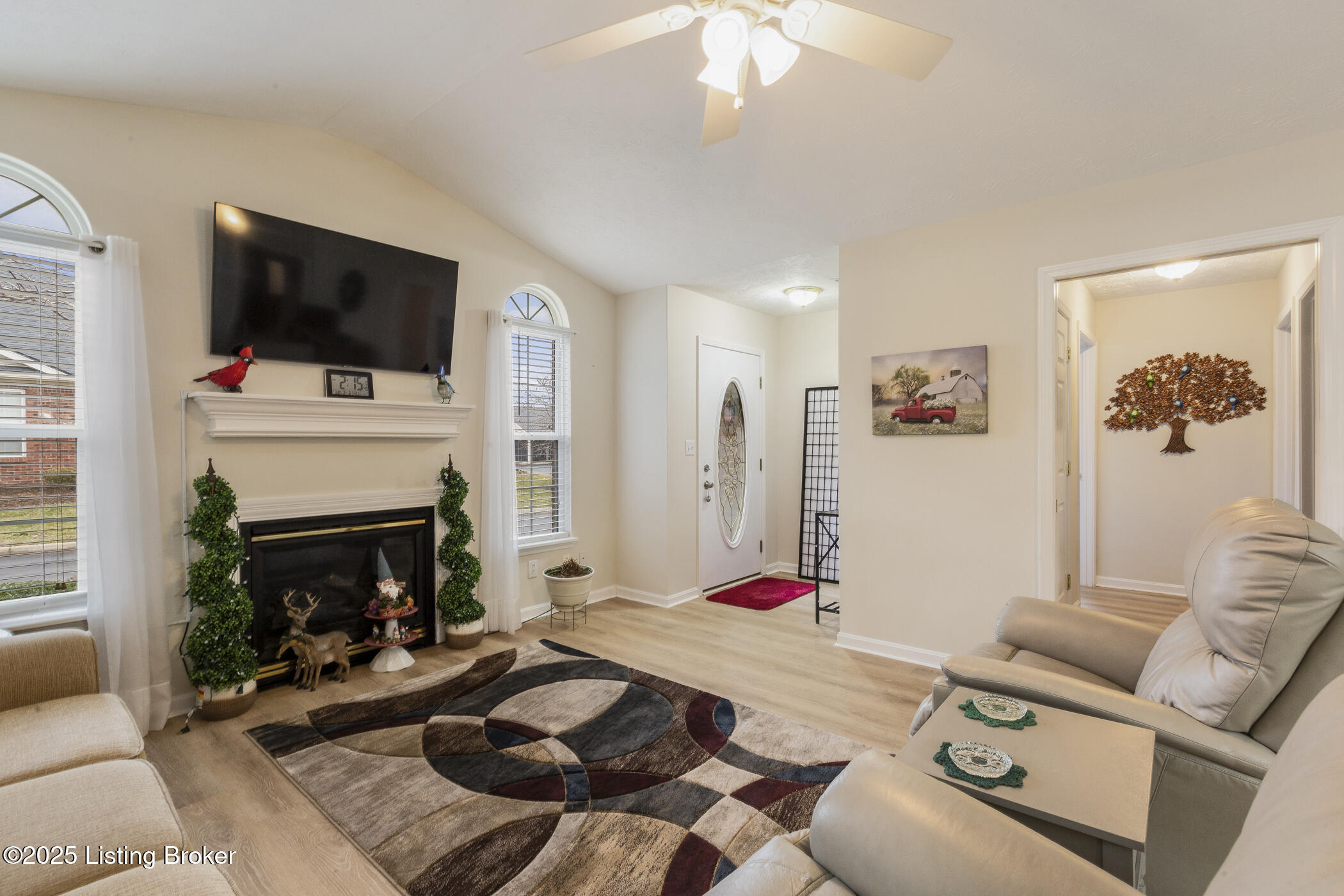 11418 Ridge Lake Dr, Louisville, Kentucky image 2