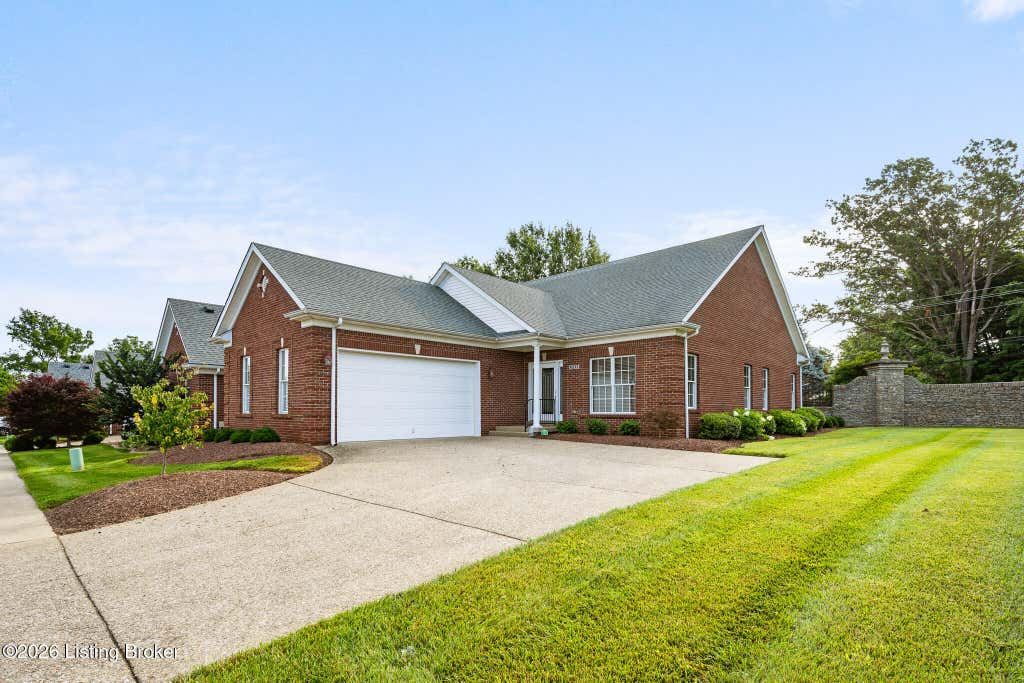 Photo of 6533 Villa Spring Dr, Louisville, KY 40291 (MLS # 1724702)