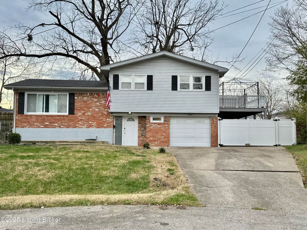 Photo of 7014 Mountain Ct, Louisville, KY 40219 (MLS # 1704104)