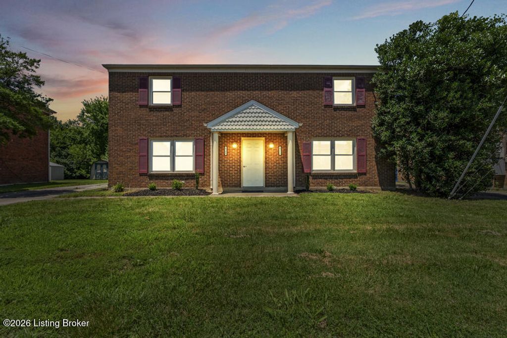 Photo of 8311 Damascus Cir, Louisville, KY 40228 (MLS # 1721827)