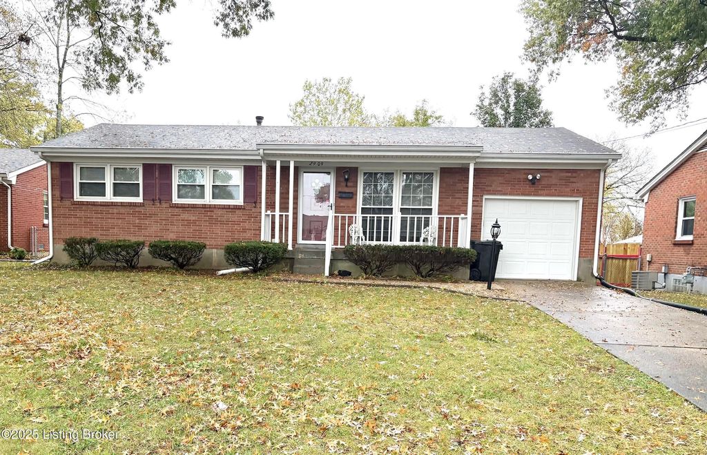 Photo of 2909 Wallingford Ct, Louisville, KY 40218 (MLS # 1702190)