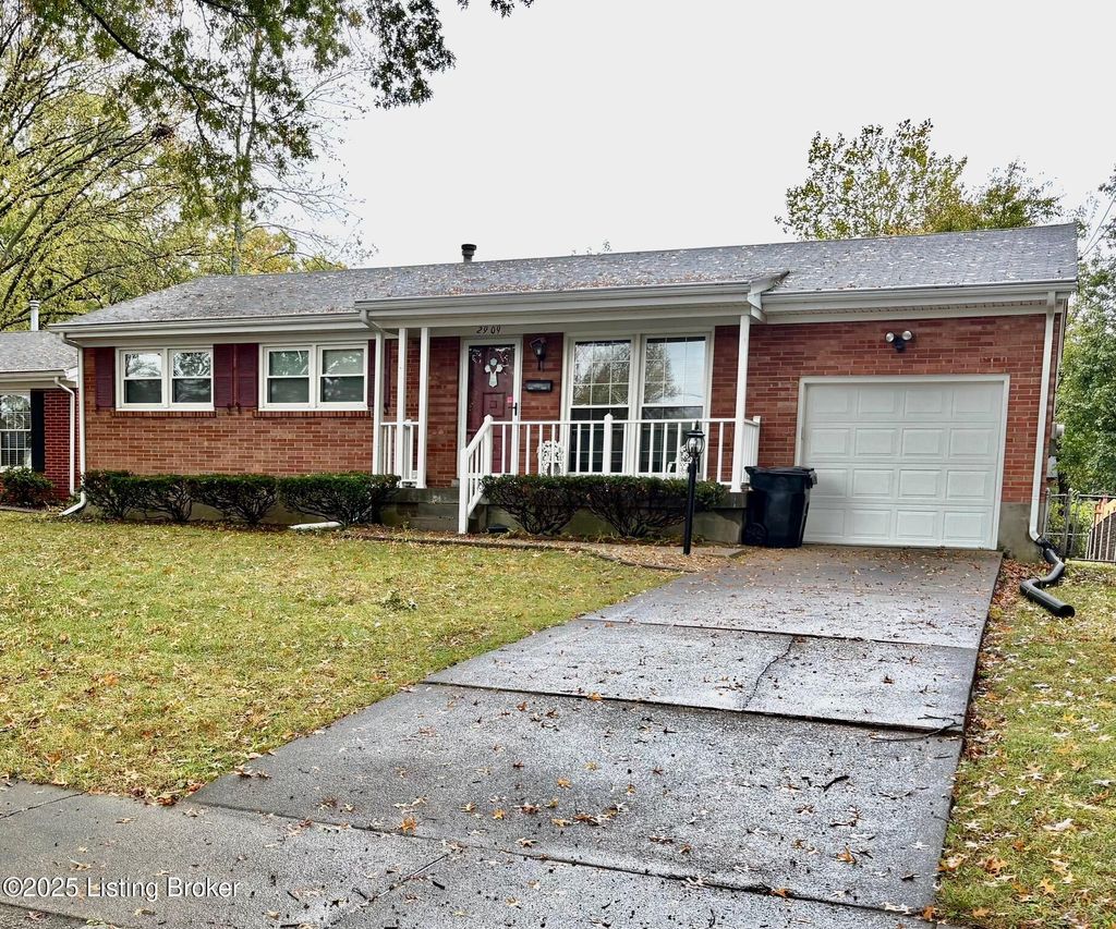 Photo of 2909 Wallingford Ct, Louisville, KY 40218 (MLS # 1702190)