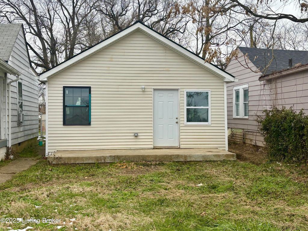 Photo of 4003 Grand Ave, Louisville, KY 40211 (MLS # 1705413)