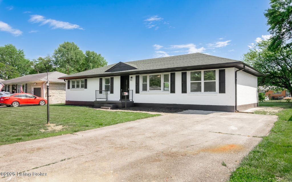 Photo of 2210 Deveron Dr, Louisville, KY 40216 (MLS # 1715302)