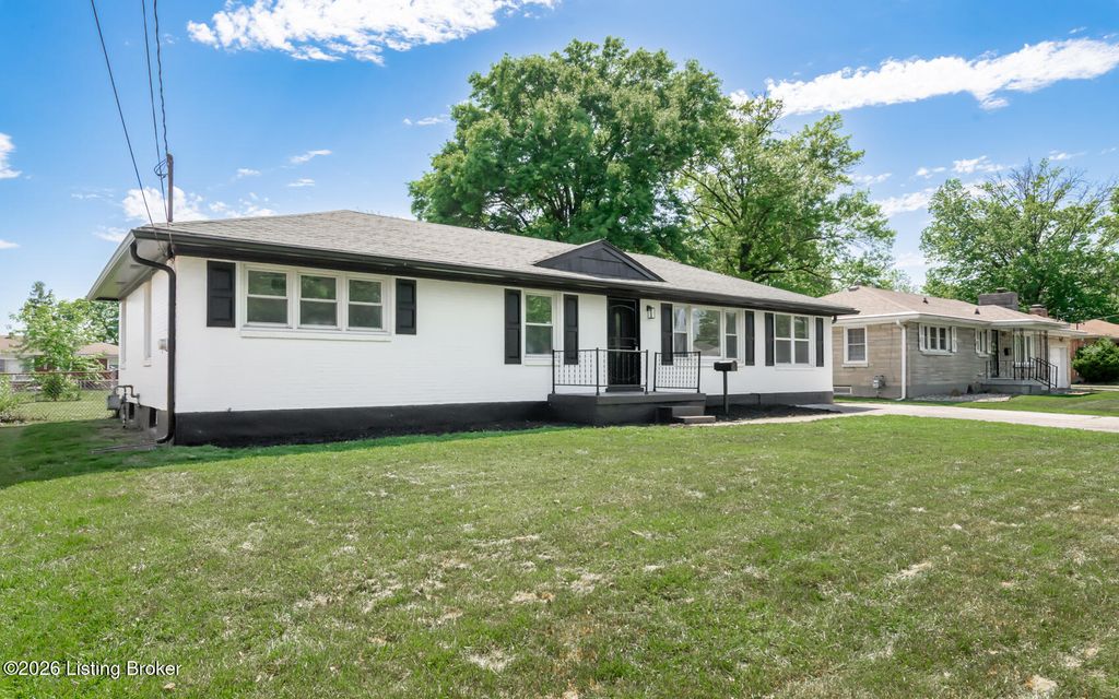 Photo of 2210 Deveron Dr, Louisville, KY 40216 (MLS # 1715302)