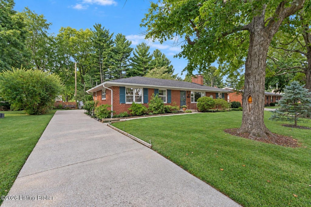 Photo of 1902 Wesley Ave, Louisville, KY 40220 (MLS # 1729483)