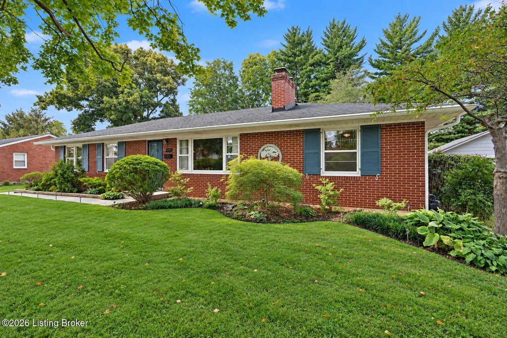 Photo of 1902 Wesley Ave, Louisville, KY 40220 (MLS # 1729483)