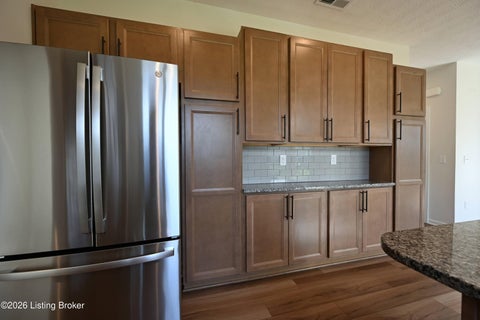 Tiny photo for 15806 Stonehouse Ct, Louisville, KY 40245 (MLS # 1729383)